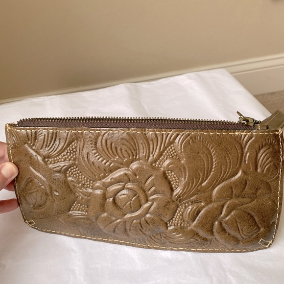 Patricia Nash Brown Embossed Leather Clutch Wristlet Purse - Picture 1 of 5
